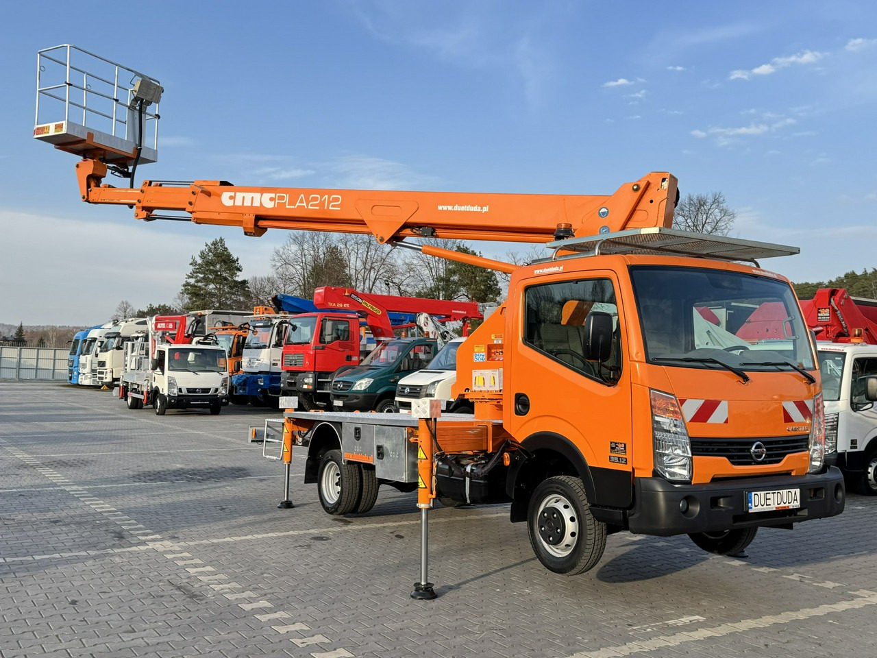 Nissan Cabstar - Caminhão com plataforma aérea: foto 5 Nissan Cabstar - Caminhão com plataforma aérea: foto 5