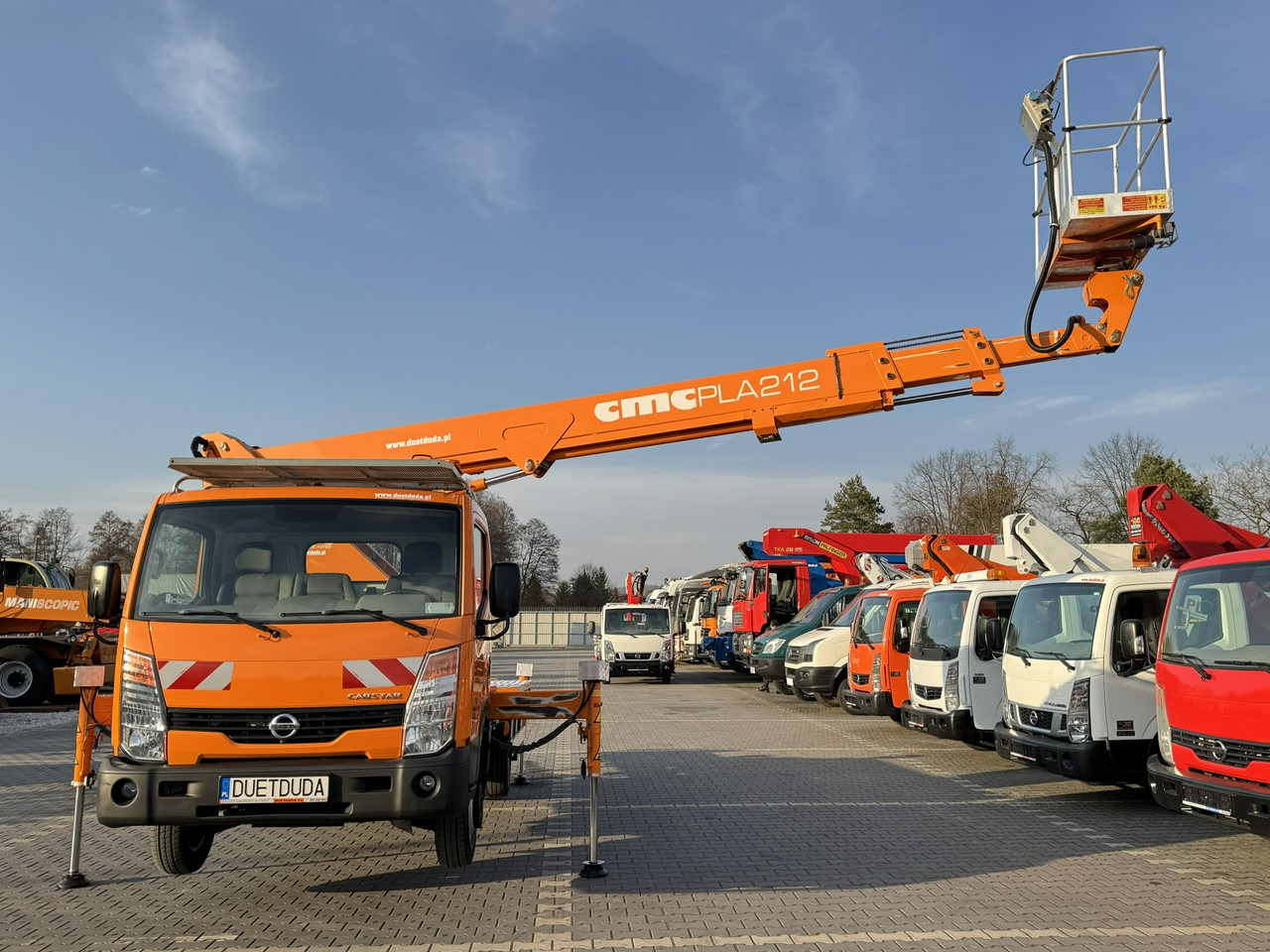Nissan Cabstar - Caminhão com plataforma aérea: foto 4 Nissan Cabstar - Caminhão com plataforma aérea: foto 4