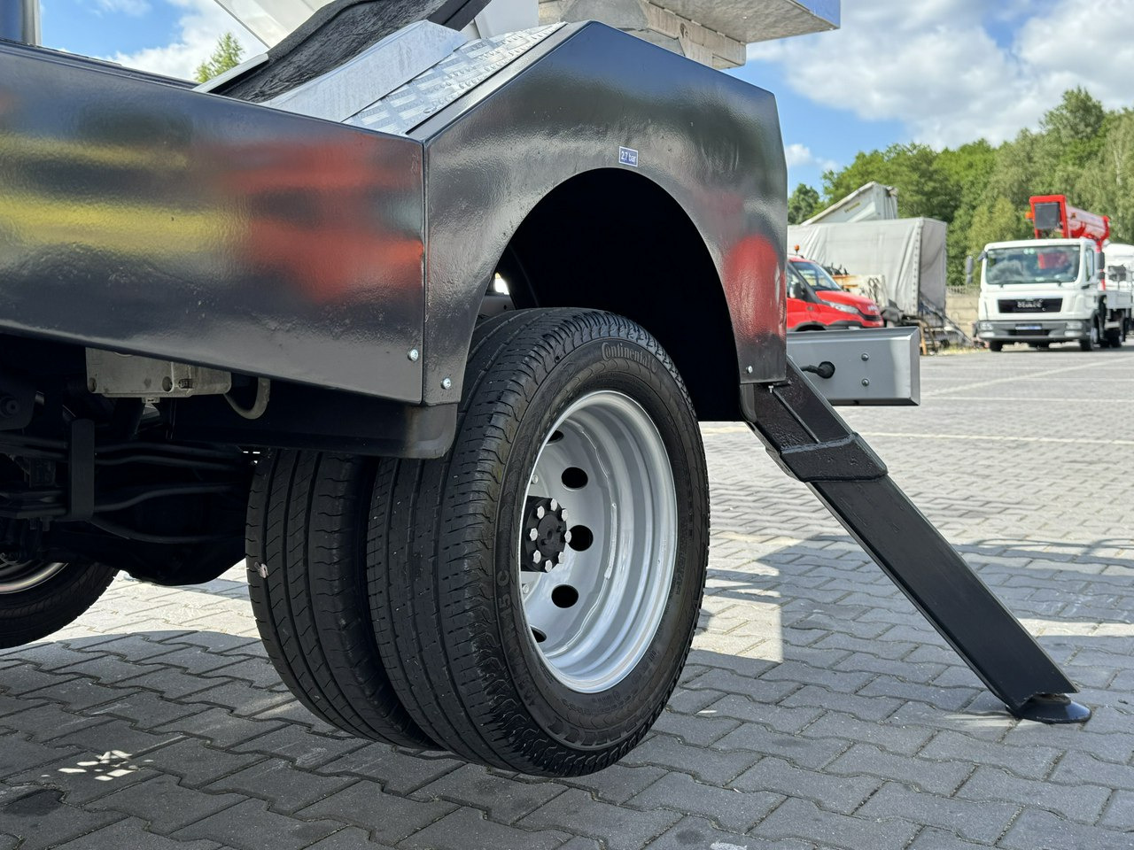 Nissan Cabstar - Caminhão com plataforma aérea: foto 5 Nissan Cabstar - Caminhão com plataforma aérea: foto 5