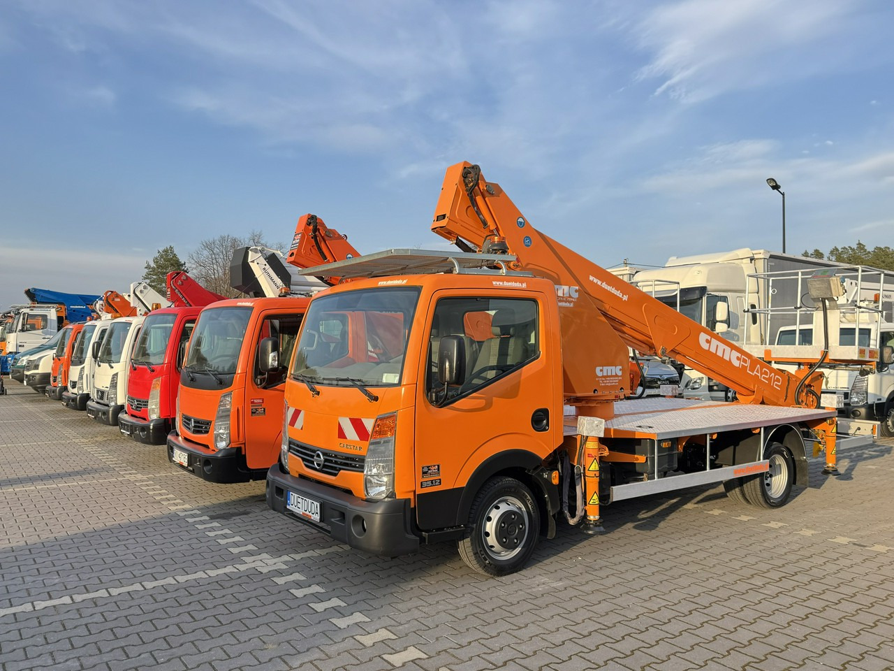 Nissan Cabstar - Caminhão com plataforma aérea: foto 1 Nissan Cabstar - Caminhão com plataforma aérea: foto 1