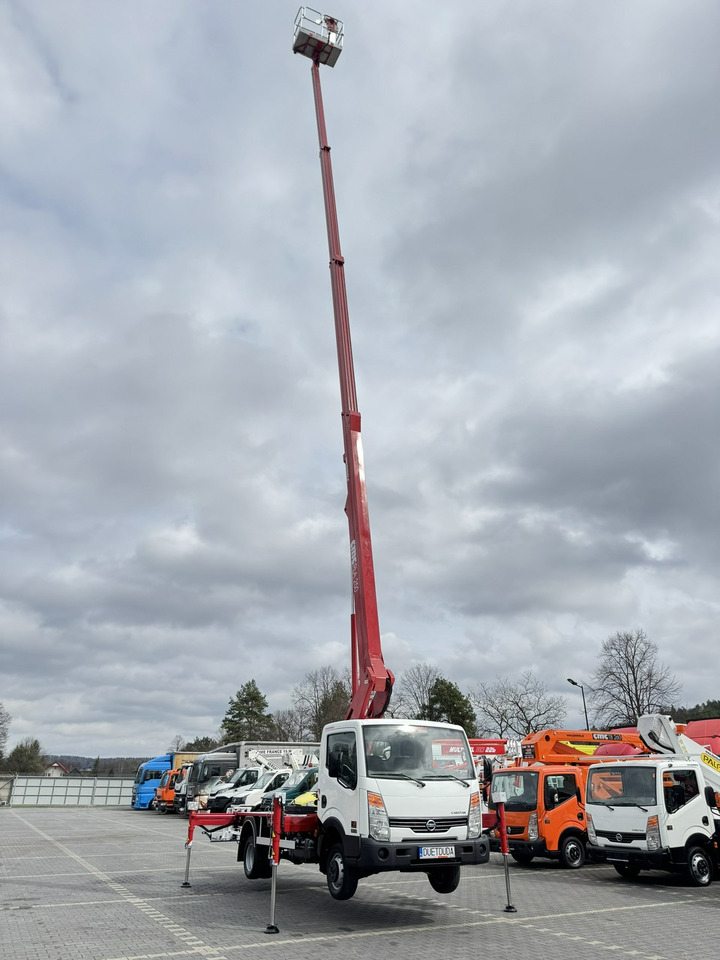 Nissan Cabstar - Caminhão com plataforma aérea: foto 2 Nissan Cabstar - Caminhão com plataforma aérea: foto 2