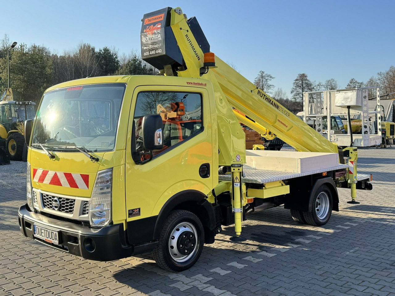 Nissan Cabstar - Caminhão com plataforma aérea: foto 4 Nissan Cabstar - Caminhão com plataforma aérea: foto 4