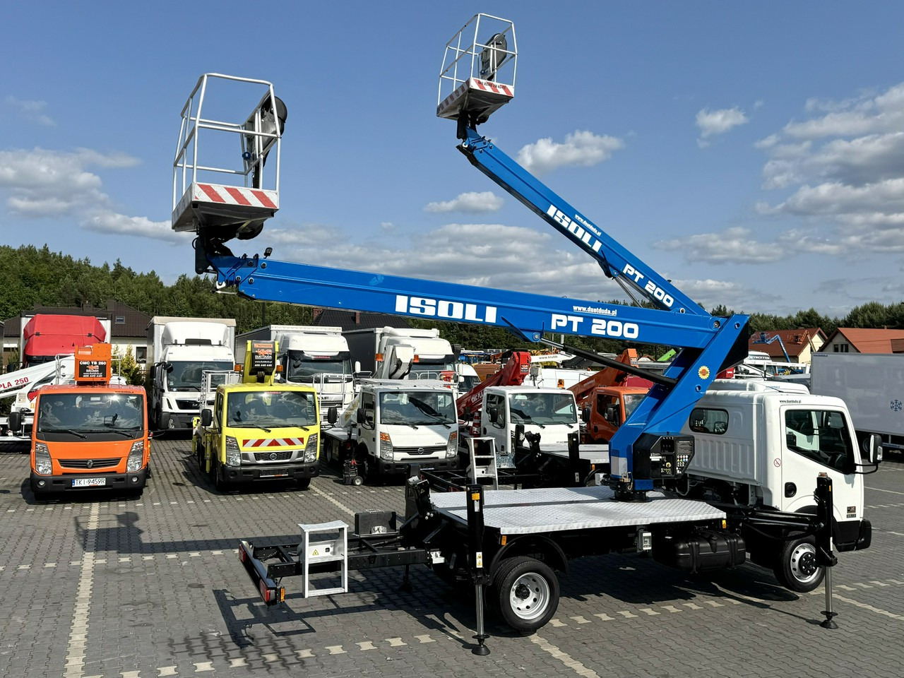 Caminhão com plataforma aérea Nissan Cabstar: foto 21