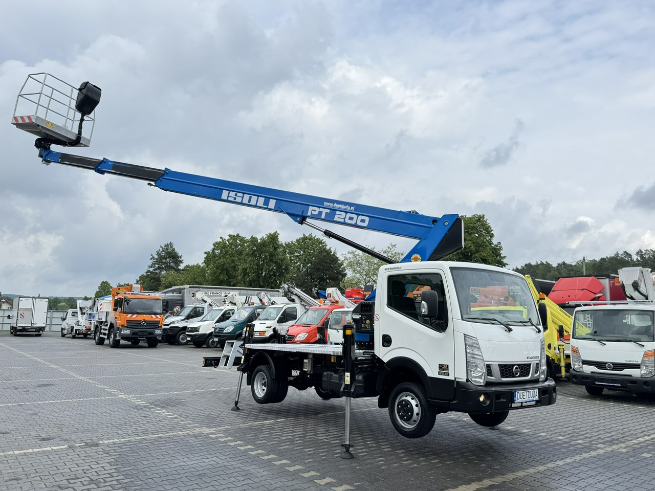 Caminhão com plataforma aérea Nissan Cabstar: foto 8