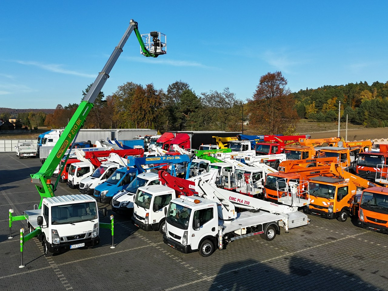 Nissan Cabstar Zwyżka Podnośnik Koszowy PALFINGER P210 BK UDT - Caminhão com plataforma aérea: foto 3 Nissan Cabstar Zwyżka Podnośnik Koszowy PALFINGER P210 BK UDT - Caminhão com plataforma aérea: foto 3