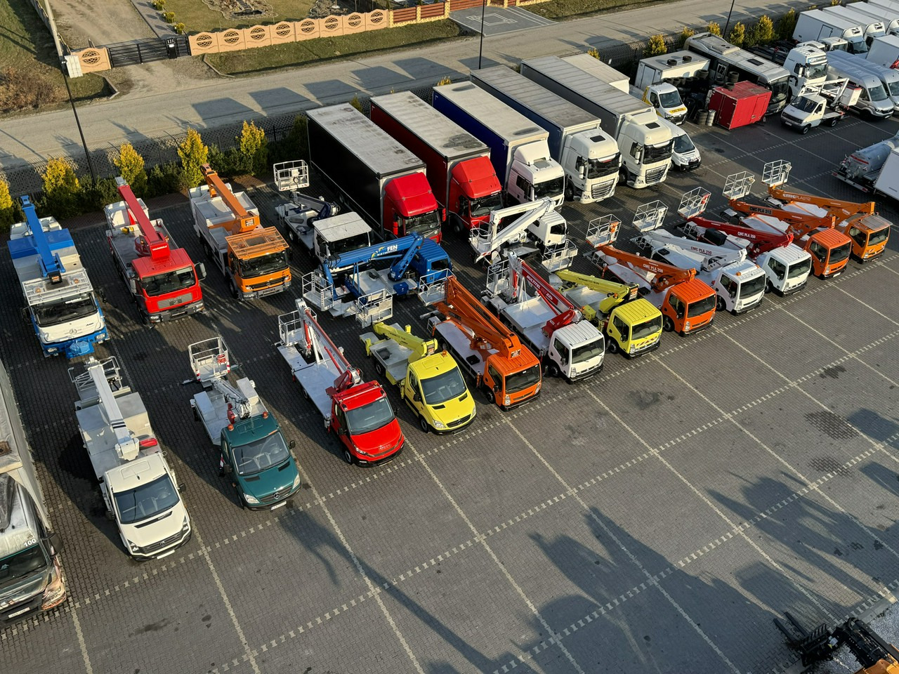Nissan Zwyżka / Podnośnik Koszowy / 4X4 / CABSTAR / MAXITY / SPRINTER - Caminhão com plataforma aérea: foto 4 Nissan Zwyżka / Podnośnik Koszowy / 4X4 / CABSTAR / MAXITY / SPRINTER - Caminhão com plataforma aérea: foto 4