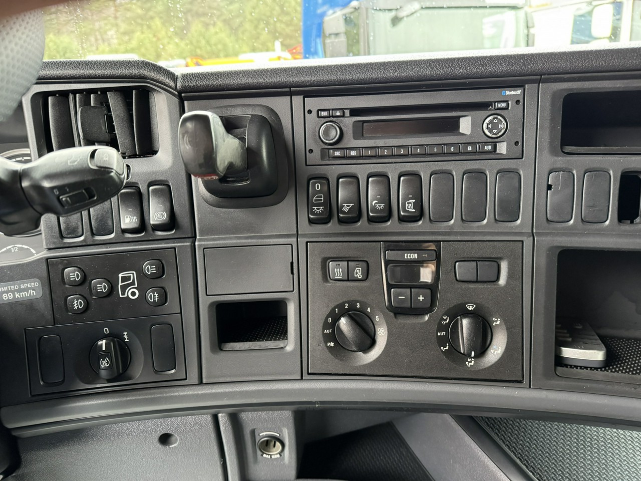 Tractor Scania R410 E6 4x2 Retarder Klima Postojowa Low deck / Mega: foto 26 Tractor Scania R410 E6 4x2 Retarder Klima Postojowa Low deck / Mega: foto 26