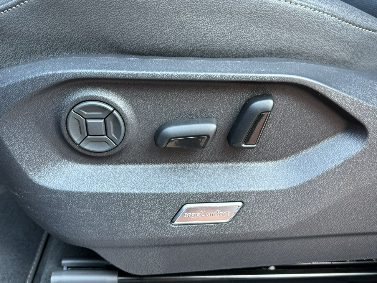 SUV Volkswagen Touareg: foto 36