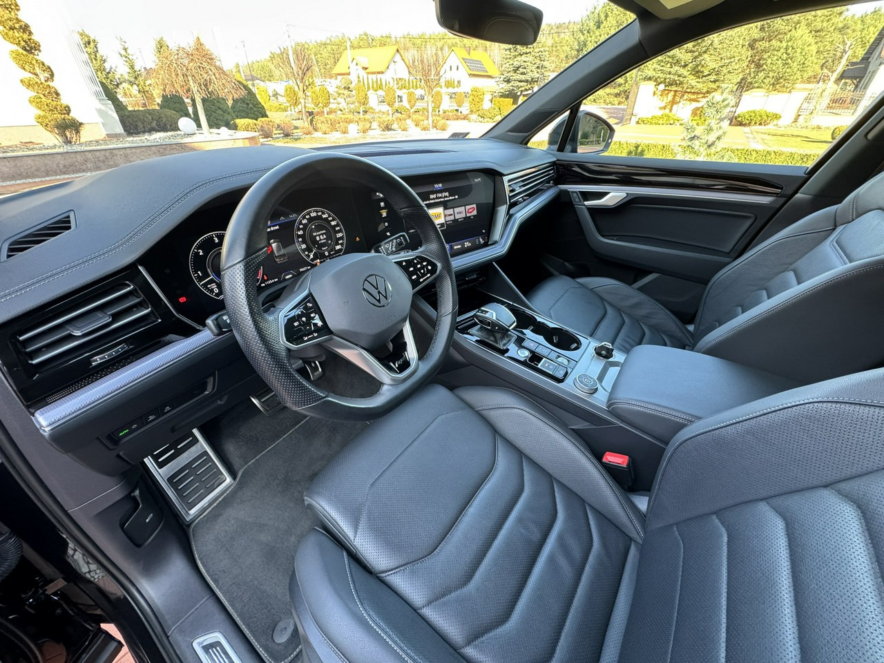 SUV Volkswagen Touareg: foto 37