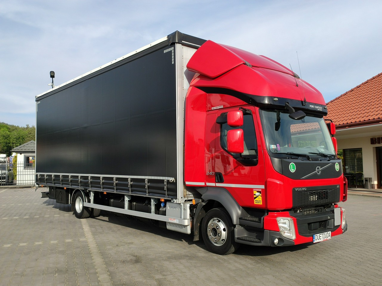 Volvo FL12.240 E6 Firana Tył Drzwi Dach Zsuwany Bogato Wyposażony !!! - Camião de lona: foto 1 Volvo FL12.240 E6 Firana Tył Drzwi Dach Zsuwany Bogato Wyposażony !!! - Camião de lona: foto 1