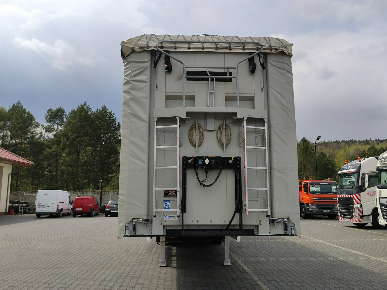 Wielton Standard na osiach SAF LIBNER DO PALET, ZRĄBKI, TROCIN - Semi-reboque de lona: foto 5 Wielton Standard na osiach SAF LIBNER DO PALET, ZRĄBKI, TROCIN - Semi-reboque de lona: foto 5