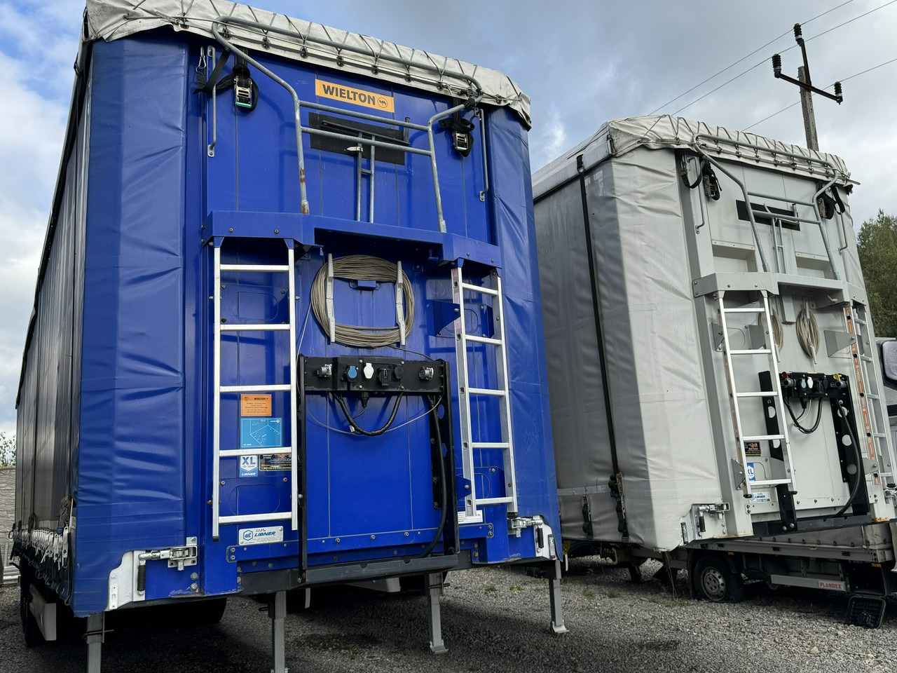 Wielton Standard na osiach SAF LIBNER DO PALET, ZRĄBKI, TROCIN - Semi-reboque de lona: foto 2 Wielton Standard na osiach SAF LIBNER DO PALET, ZRĄBKI, TROCIN - Semi-reboque de lona: foto 2