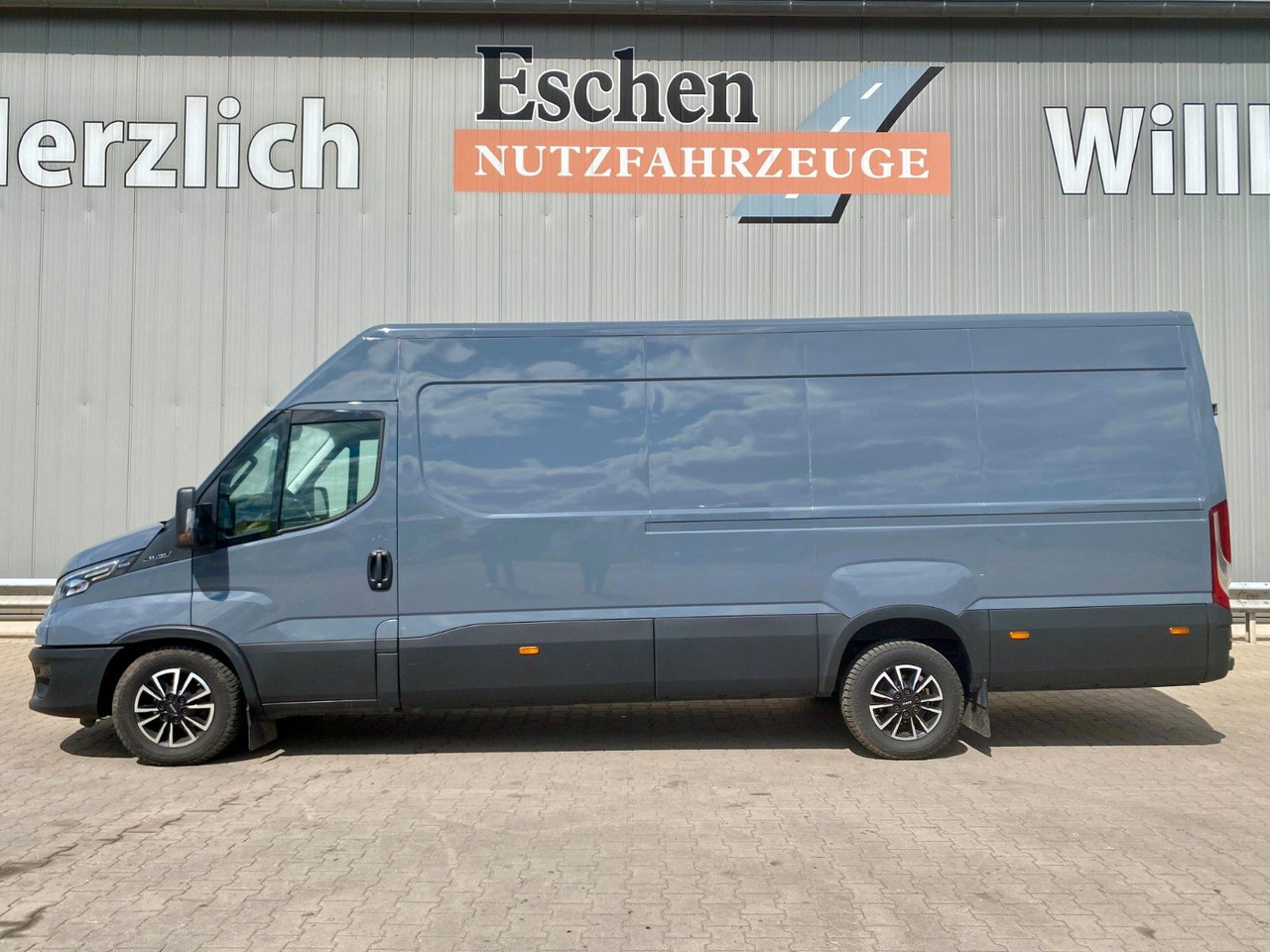 Iveco 35 S 16 Daily | Schiebetür*Kamera*Navi*AC*1.Hand - Furgão: foto 2 Iveco 35 S 16 Daily | Schiebetür*Kamera*Navi*AC*1.Hand - Furgão: foto 2