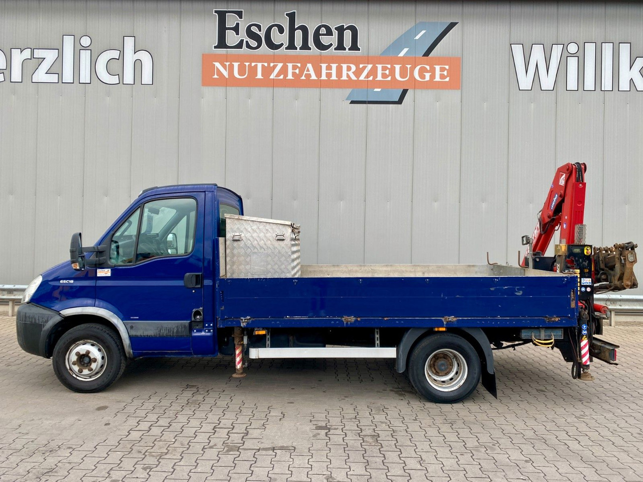 Iveco 65 C18 | Ferrari F541R A4 Kran*FUNK*3x Sitze*AHK Iveco 65 C18 | Ferrari F541R A4 Kran*FUNK*3x Sitze*AHK - Carrinha de caixa aberta: foto 3 Iveco 65 C18 | Ferrari F541R A4 Kran*FUNK*3x Sitze*AHK Iveco 65 C18 | Ferrari F541R A4 Kran*FUNK*3x Sitze*AHK - Carrinha de caixa aberta: foto 3