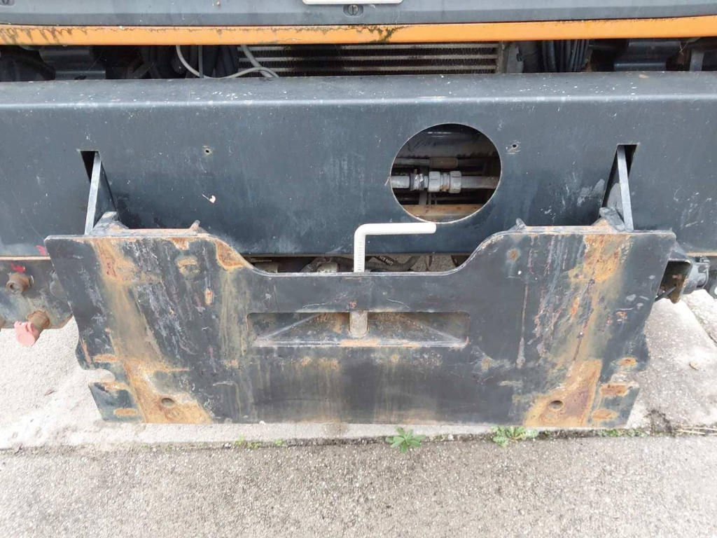 MAN LE 8.220 4x4 / Kran - Camião basculante, Camião grua: foto 2 MAN LE 8.220 4x4 / Kran - Camião basculante, Camião grua: foto 2