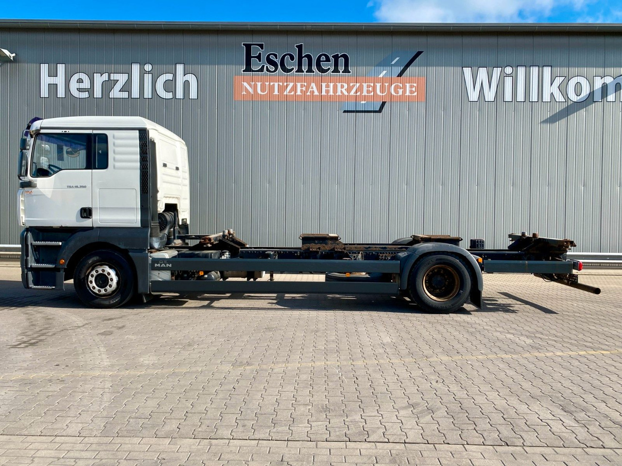 MAN TGA 18.350 LL Fahrschule*Driving school*5 Sitze MAN TGA 18.350 LL Fahrschule*Driving school*5 Sitze - Camião de caixa aberta/ Plataforma: foto 2 MAN TGA 18.350 LL Fahrschule*Driving school*5 Sitze MAN TGA 18.350 LL Fahrschule*Driving school*5 Sitze - Camião de caixa aberta/ Plataforma: foto 2