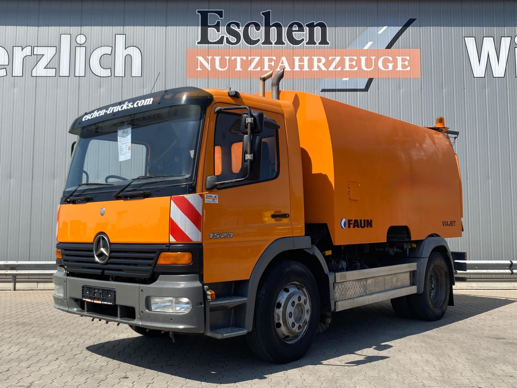 Mercedes-Benz 1523 L - Varredora urbana: foto 1 Mercedes-Benz 1523 L - Varredora urbana: foto 1
