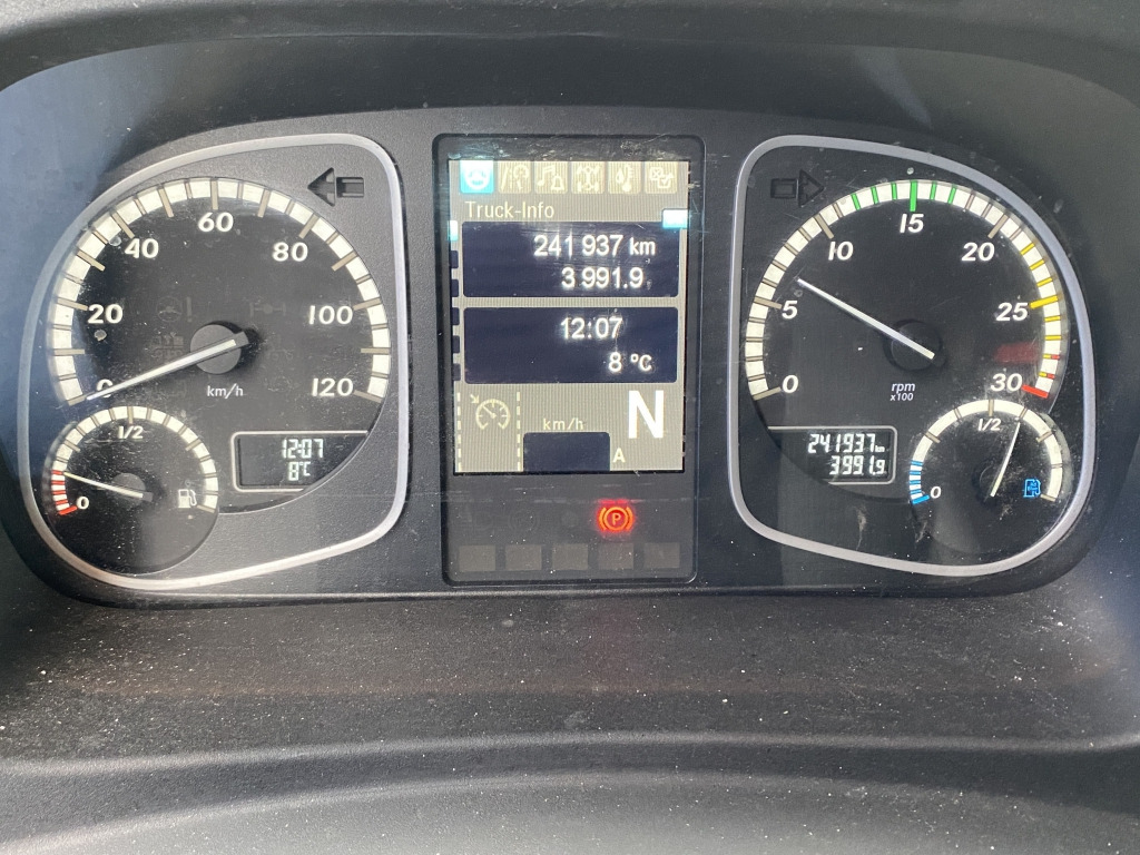 Mercedes-Benz 1523 L Atego / Dhollandia LBW - Camião frigorífico: foto 5 Mercedes-Benz 1523 L Atego / Dhollandia LBW - Camião frigorífico: foto 5