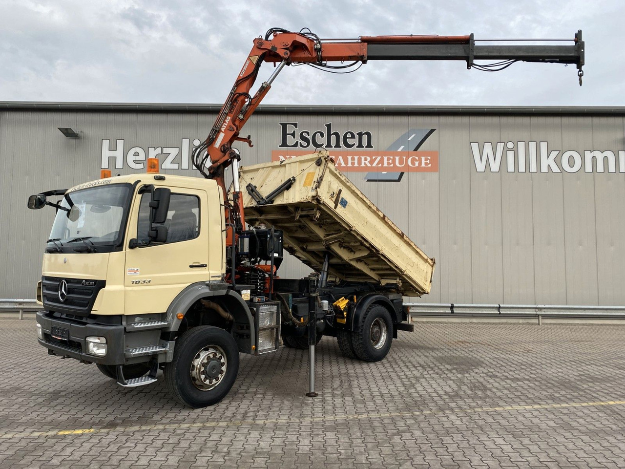 Mercedes-Benz 1833 4x4 Axor | Atlas 105.2-A2*Funk*AHK*3 Sitze - Camião basculante, Camião grua: foto 2 Mercedes-Benz 1833 4x4 Axor | Atlas 105.2-A2*Funk*AHK*3 Sitze - Camião basculante, Camião grua: foto 2
