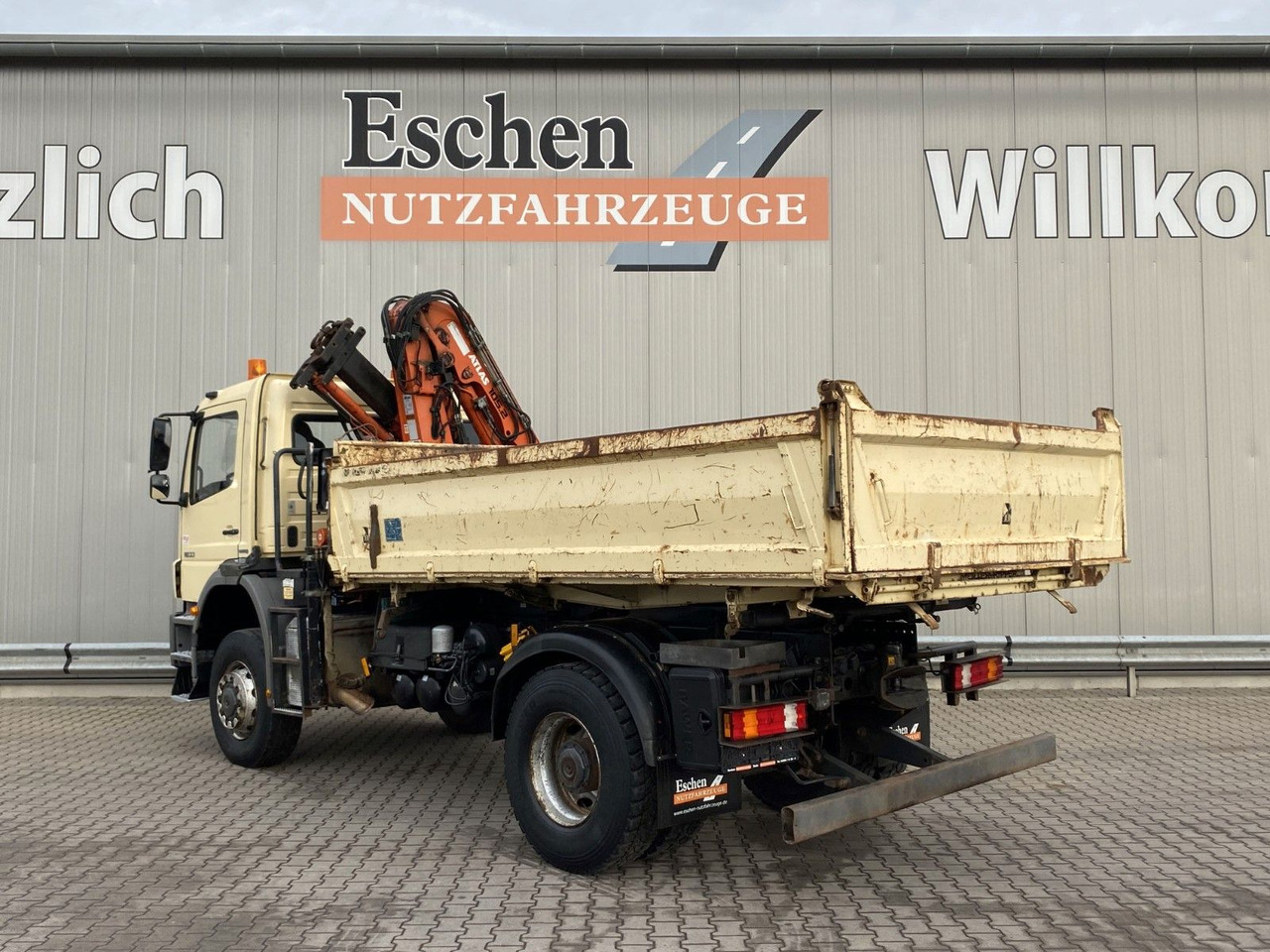 Mercedes-Benz 1833 4x4 Axor | Atlas 105.2-A2*Funk*AHK*3 Sitze - Camião basculante, Camião grua: foto 4 Mercedes-Benz 1833 4x4 Axor | Atlas 105.2-A2*Funk*AHK*3 Sitze - Camião basculante, Camião grua: foto 4
