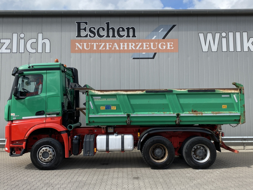 Mercedes-Benz 2652 K Arocs 6x4 - Camião basculante: foto 3 Mercedes-Benz 2652 K Arocs 6x4 - Camião basculante: foto 3