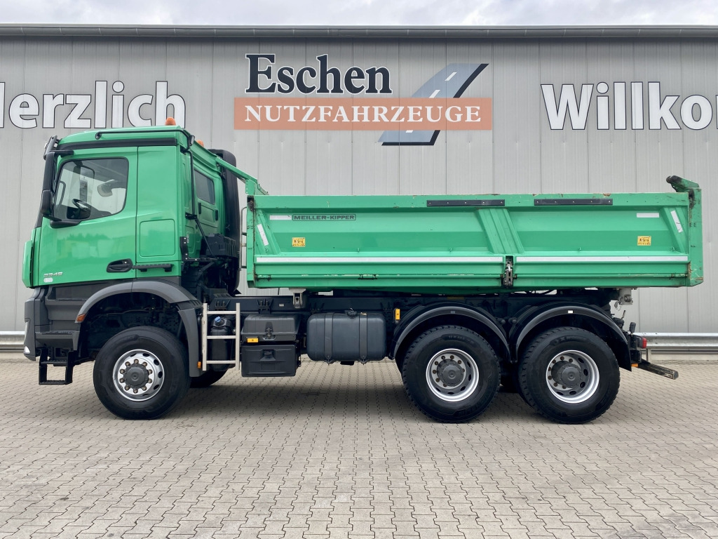 Mercedes-Benz 3345 6x6 Arocs - Camião basculante: foto 3 Mercedes-Benz 3345 6x6 Arocs - Camião basculante: foto 3