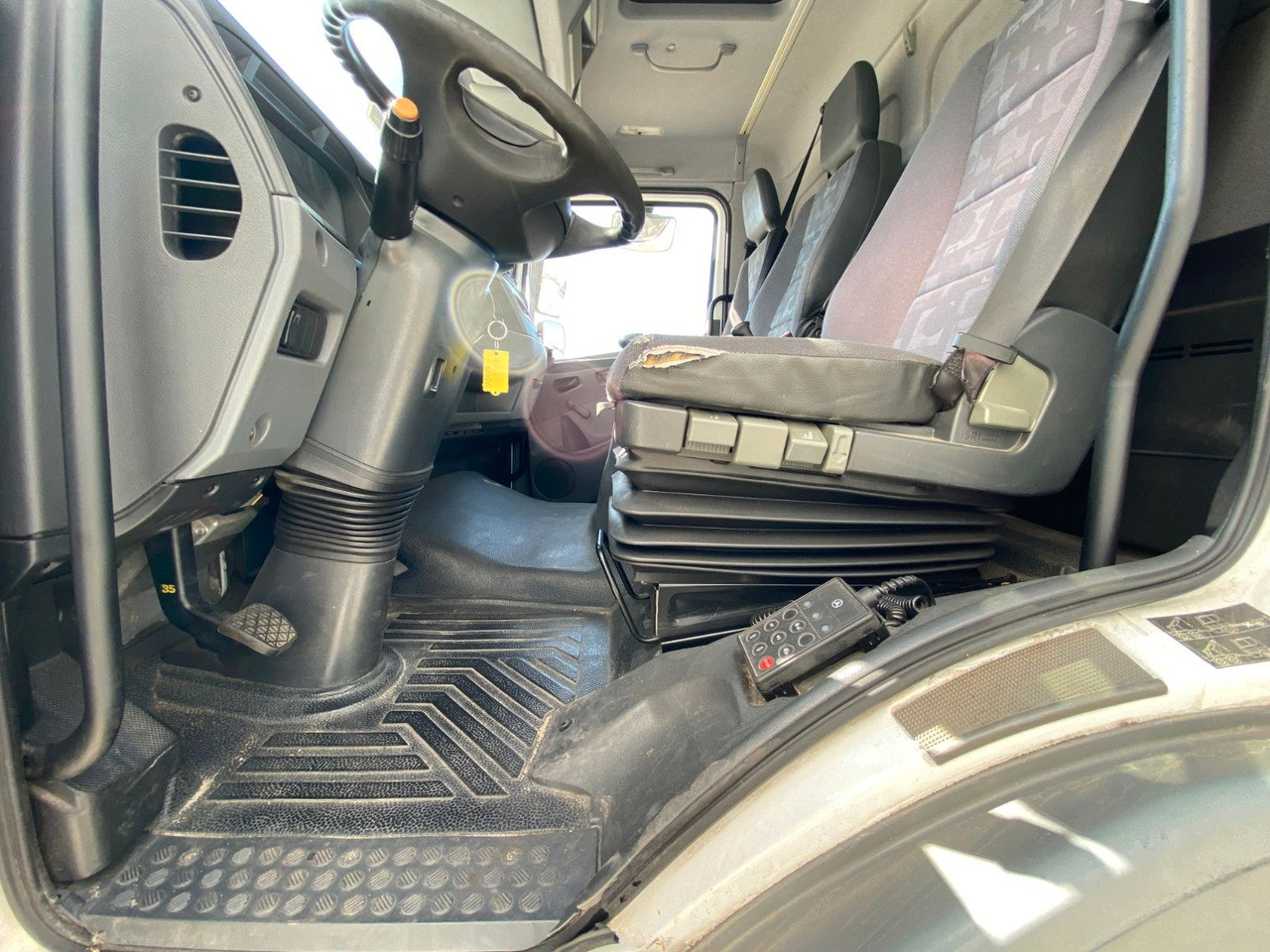 Carrinha de contentor Mercedes-Benz 818 Atego | MBB LBW 1,00to.*3x Sitze*AHK*Teppich: foto 14