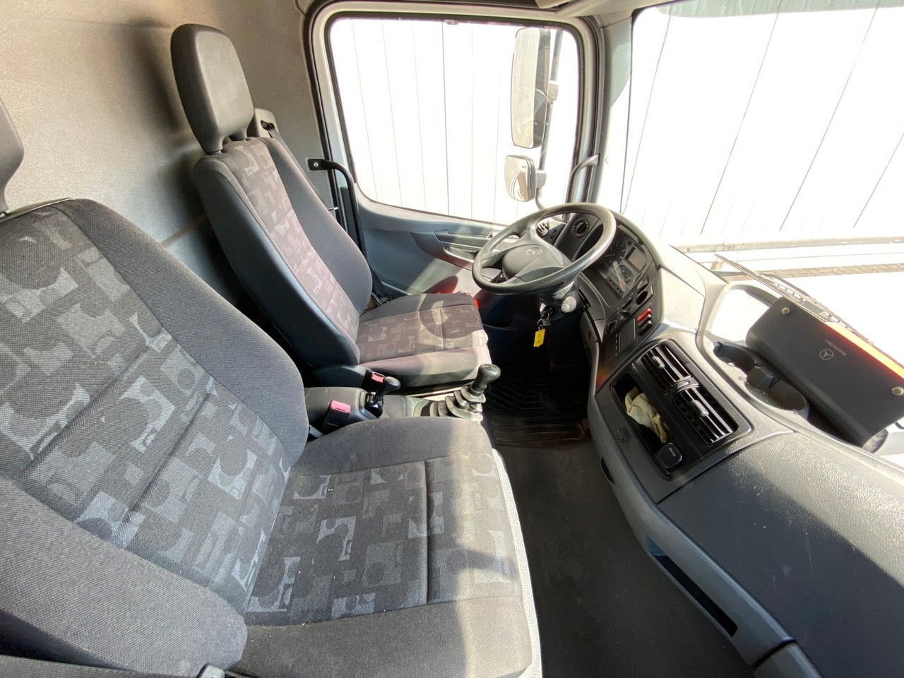 Carrinha de contentor Mercedes-Benz 818 Atego | MBB LBW 1,00to.*3x Sitze*AHK*Teppich: foto 17