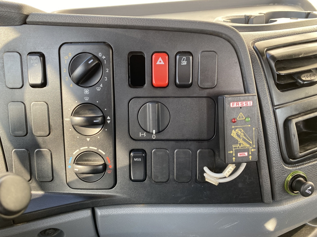 Camião basculante, Camião grua Mercedes-Benz 818 K Atego / Fassi F65 A Kran: foto 19
