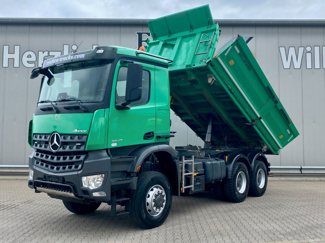 Mercedes-Benz Arocs 3345 6x6 | MEILLER*Bordmatik*Blatt*AHK+Oel - Camião basculante: foto 1 Mercedes-Benz Arocs 3345 6x6 | MEILLER*Bordmatik*Blatt*AHK+Oel - Camião basculante: foto 1