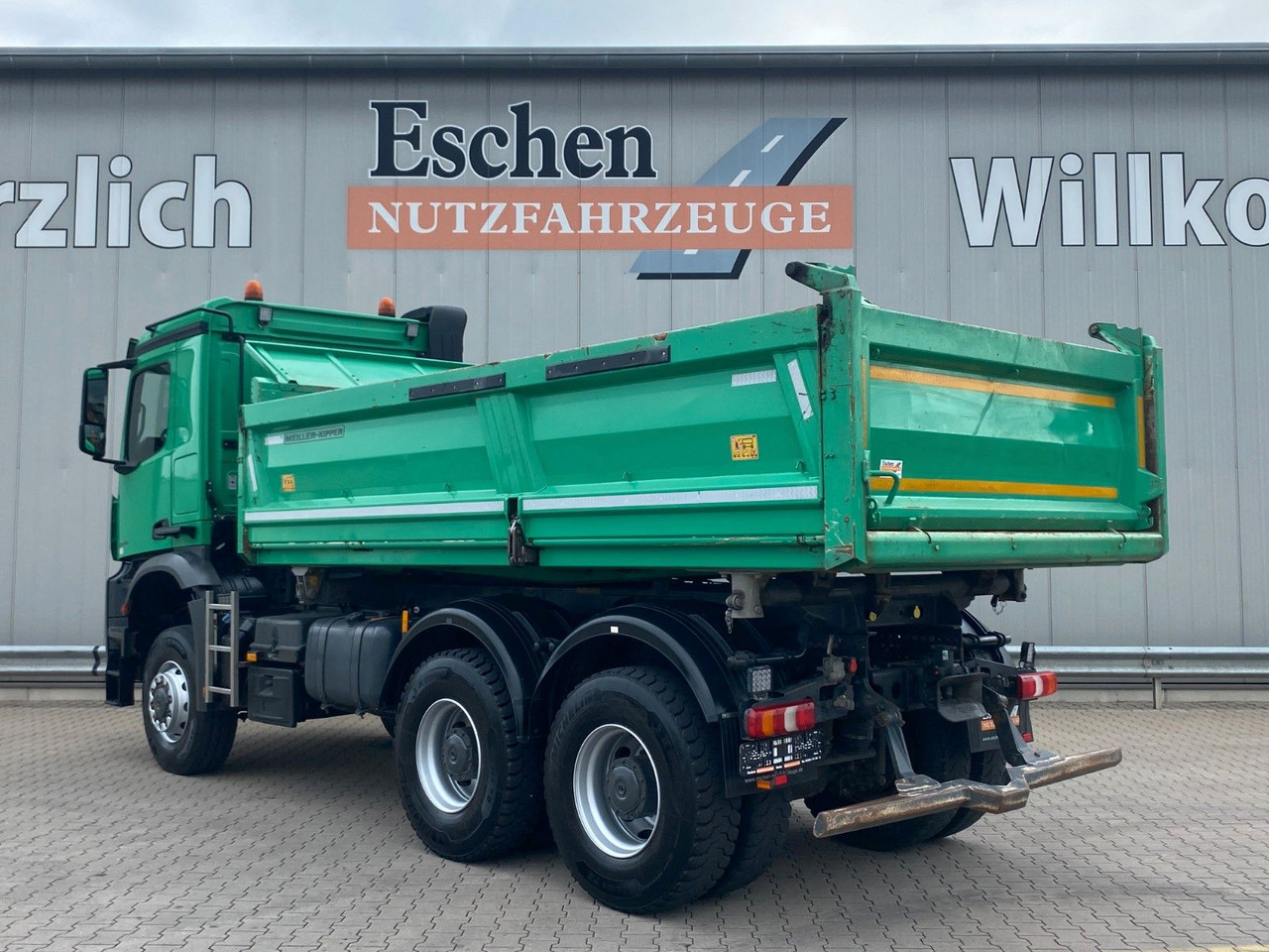 Mercedes-Benz Arocs 3345 6x6 | MEILLER*Bordmatik*Blatt*AHK+Oel - Camião basculante: foto 4 Mercedes-Benz Arocs 3345 6x6 | MEILLER*Bordmatik*Blatt*AHK+Oel - Camião basculante: foto 4