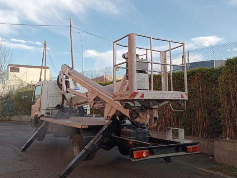 MULTITEL NISSAN NT 400 + HX 195 - Caminhão com plataforma aérea: foto 1 MULTITEL NISSAN NT 400 + HX 195 - Caminhão com plataforma aérea: foto 1