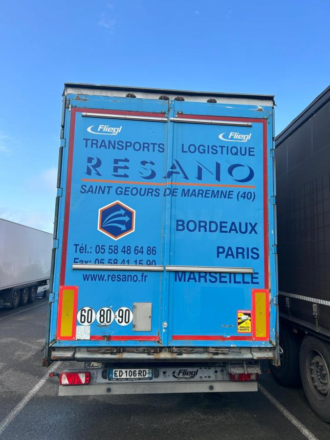 Fliegl - Semi-reboque de lona: foto 5 Fliegl - Semi-reboque de lona: foto 5