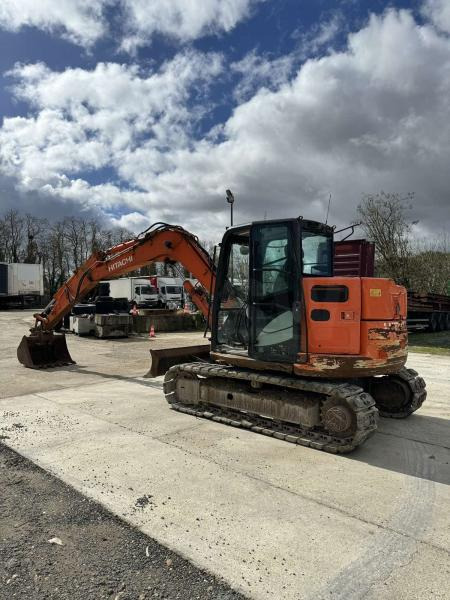 Hitachi ZX85USB-5A - Escavadora de rastos: foto 1 Hitachi ZX85USB-5A - Escavadora de rastos: foto 1