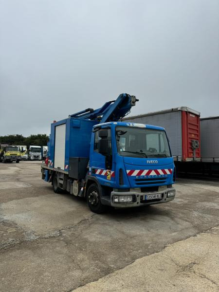 Iveco 100E19 - Caminhão com plataforma aérea: foto 3 Iveco 100E19 - Caminhão com plataforma aérea: foto 3
