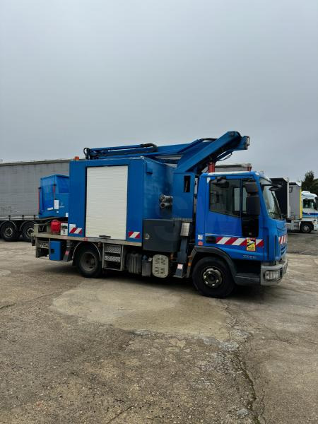 Iveco Eurocargo 100E19 - Caminhão com plataforma aérea: foto 4 Iveco Eurocargo 100E19 - Caminhão com plataforma aérea: foto 4