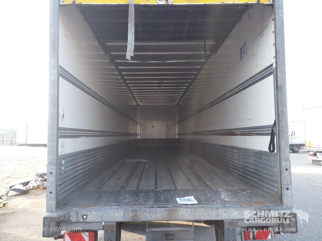 FRUEHAUF Dryfreight Standard Roller shutter door - Semi-reboque furgão: foto 3 FRUEHAUF Dryfreight Standard Roller shutter door - Semi-reboque furgão: foto 3