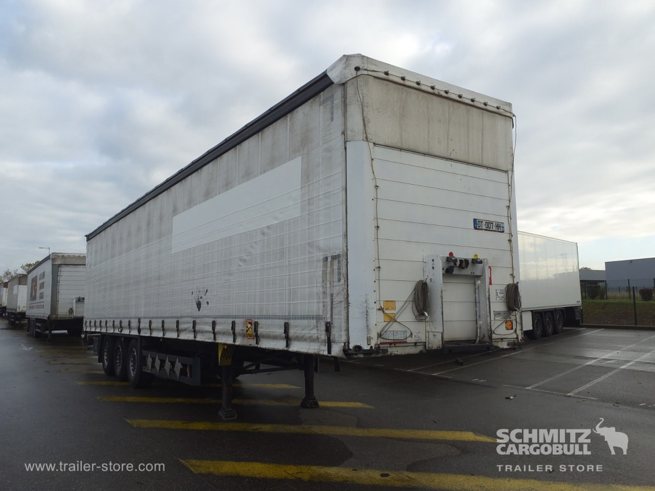 SCHMITZ Curtainsider Standard - Semi-reboque de lona: foto 1 SCHMITZ Curtainsider Standard - Semi-reboque de lona: foto 1