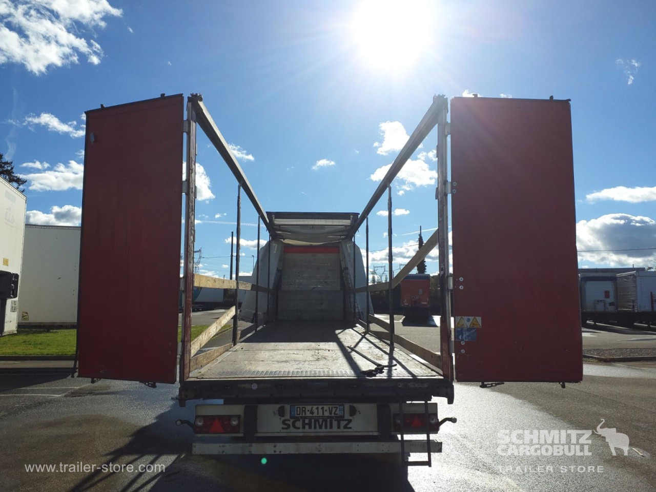 SCHMITZ Curtainsider Standard - Semi-reboque de lona: foto 2 SCHMITZ Curtainsider Standard - Semi-reboque de lona: foto 2