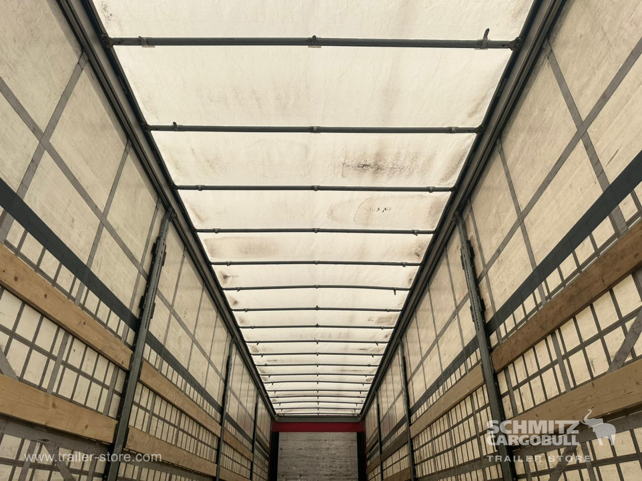 SCHMITZ Curtainsider Standard Taillift - Semi-reboque de lona: foto 5 SCHMITZ Curtainsider Standard Taillift - Semi-reboque de lona: foto 5