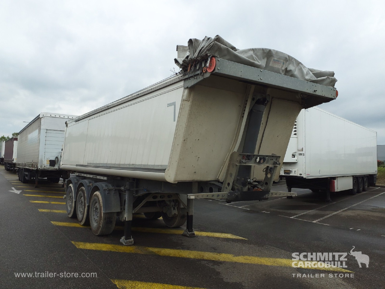SCHMITZ Tipper Alu-square sided body 27m³ - Semi-reboque basculante: foto 1 SCHMITZ Tipper Alu-square sided body 27m³ - Semi-reboque basculante: foto 1