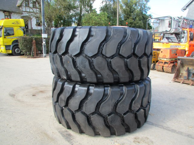 HILO 35/65R33 LCHS - Pneu por Máquina de construção: foto 1 HILO 35/65R33 LCHS - Pneu por Máquina de construção: foto 1
