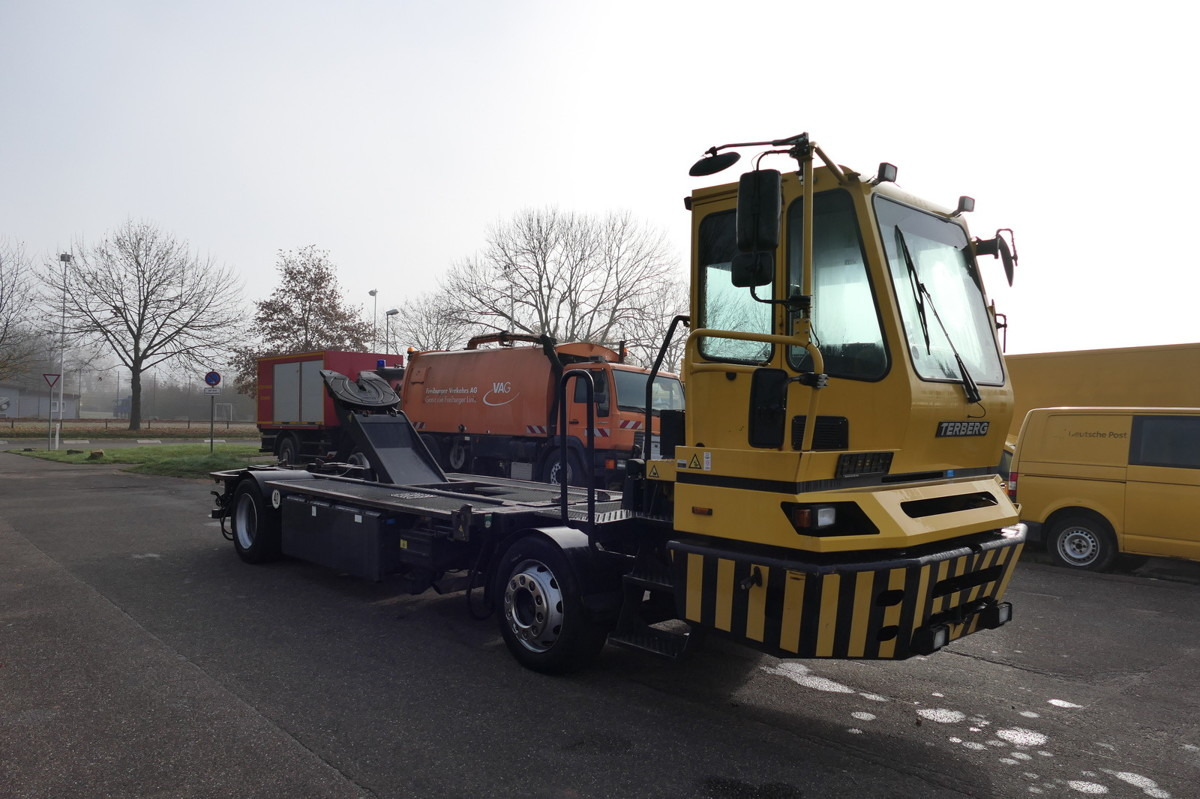 BC 182 Kamag Wiesel WBH 25 Umsetzfahrzeug - Camião transportador de contêineres/ Caixa móvel: foto 4 BC 182 Kamag Wiesel WBH 25 Umsetzfahrzeug - Camião transportador de contêineres/ Caixa móvel: foto 4