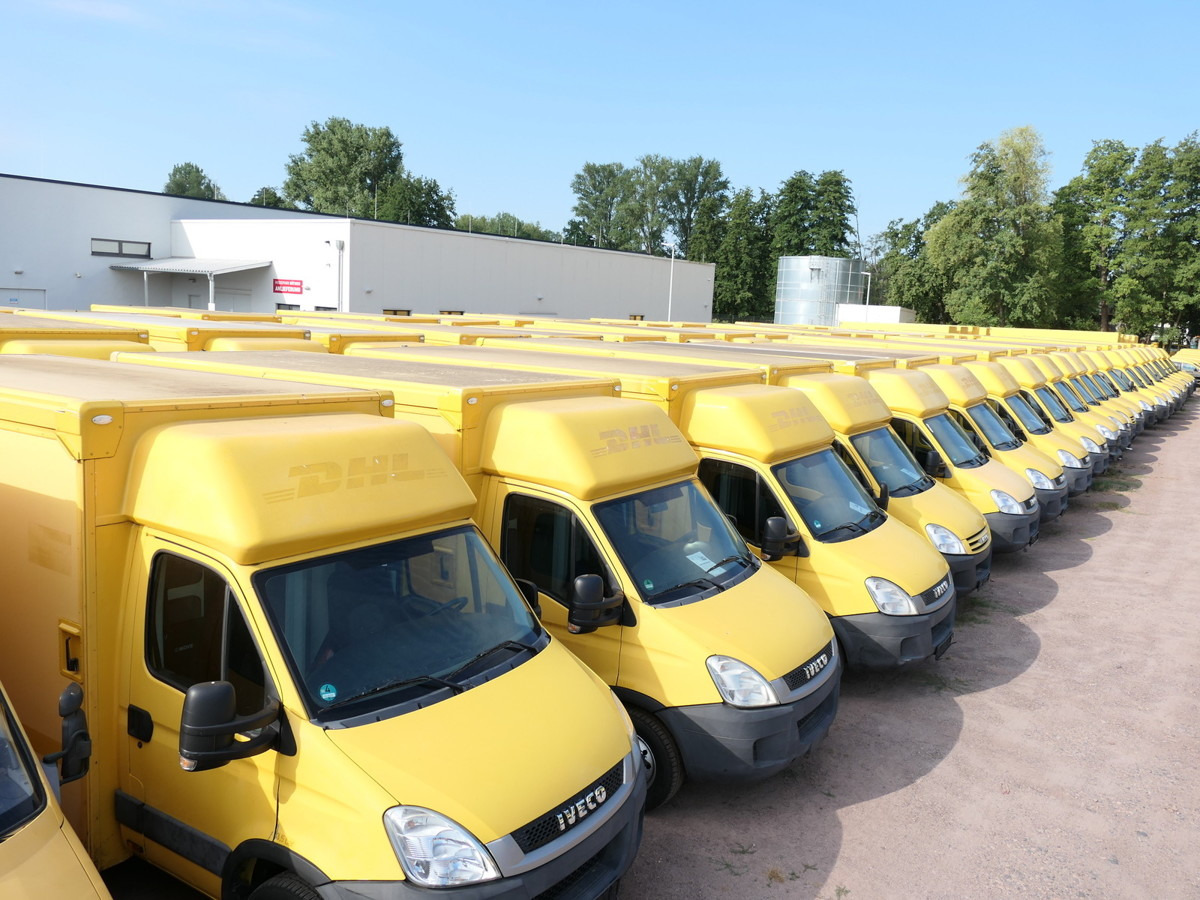 IVECO Daily 35 S11 C30C AUTOMATIK KAMERA MAXI Regale D - Carrinha de contentor: foto 1 IVECO Daily 35 S11 C30C AUTOMATIK KAMERA MAXI Regale D - Carrinha de contentor: foto 1
