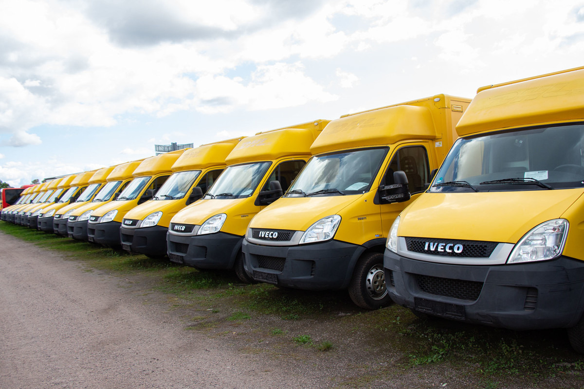 IVECO Daily 35 S11 C30C AUTOMATIK KAMERA MAXI Regale D - Carrinha de contentor: foto 1 IVECO Daily 35 S11 C30C AUTOMATIK KAMERA MAXI Regale D - Carrinha de contentor: foto 1