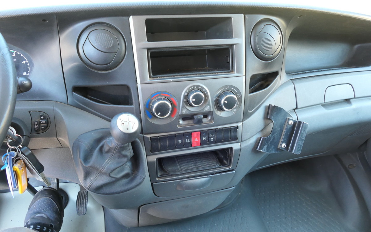 Carrinha de contentor IVECO Daily 35 S11 C30C AUTOMATIK KAMERA MAXI Regale L: foto 10