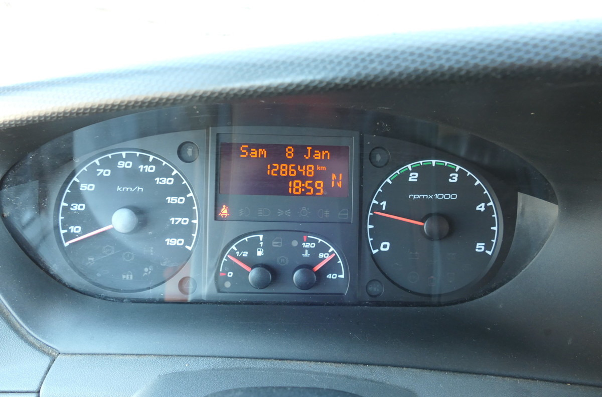 Carrinha de contentor IVECO Daily 35 S11 C30C AUTOMATIK KAMERA MAXI Regale L: foto 10 Carrinha de contentor IVECO Daily 35 S11 C30C AUTOMATIK KAMERA MAXI Regale L: foto 10