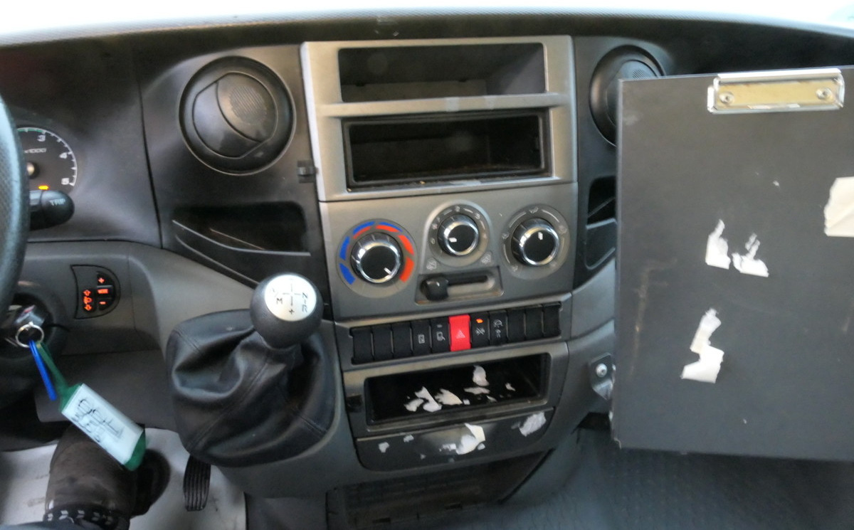Carrinha de contentor IVECO Daily 35 S11 C30C AUTOMATIK KAMERA Regale LUFT D: foto 6