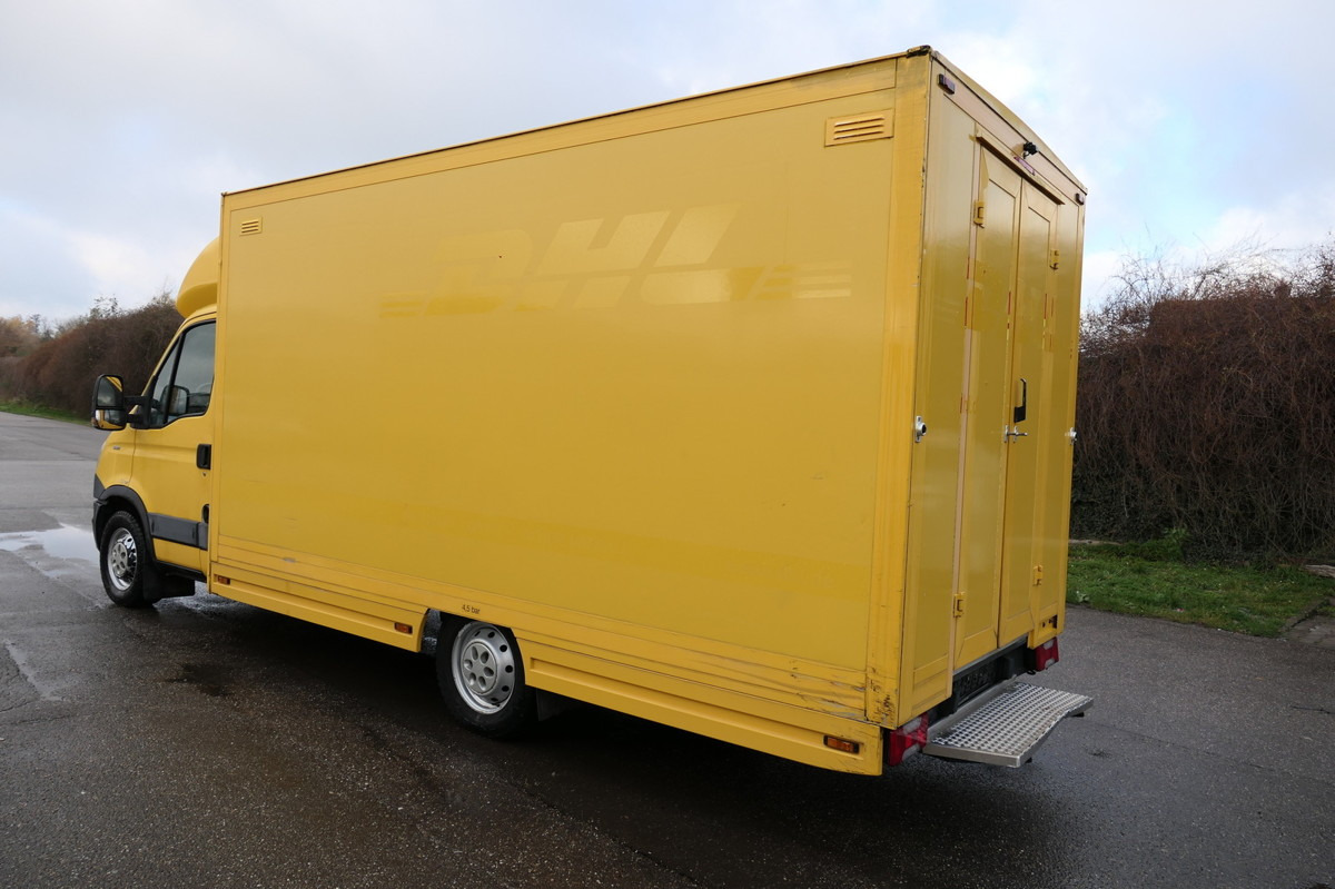 IVECO Daily 35 S11 C30C KURZ AUTOMATIK KAMERA Regale L - Carrinha de contentor: foto 4 IVECO Daily 35 S11 C30C KURZ AUTOMATIK KAMERA Regale L - Carrinha de contentor: foto 4