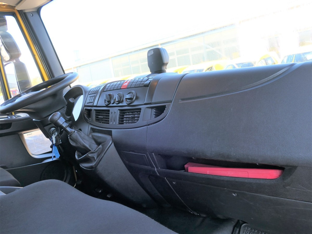 Fotografia de interior 1: Camião de lona IVECO EuroCargo ML 120 E 25 EURO-6 AHK LBW 3-SITZER Co
